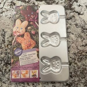 1996 Wilton Easter BUNNY Rice Crispy Treat COOKIE Baking Pan #2105-8106 NEW